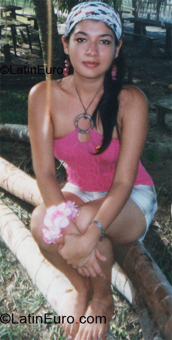 Date this good-looking Honduras girl Erika Yessenia from Puerto Cortes HN1396