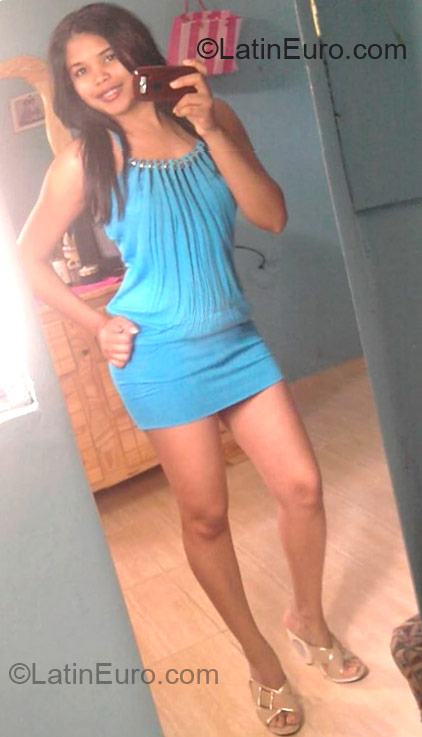 Date this young Dominican Republic girl Celia from Santo Domingo DO22379