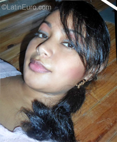 Date this stunning Honduras girl Ivethe from Roatan HN731
