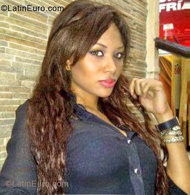Date this stunning Dominican Republic girl Indira from Santo Domingo DO12971