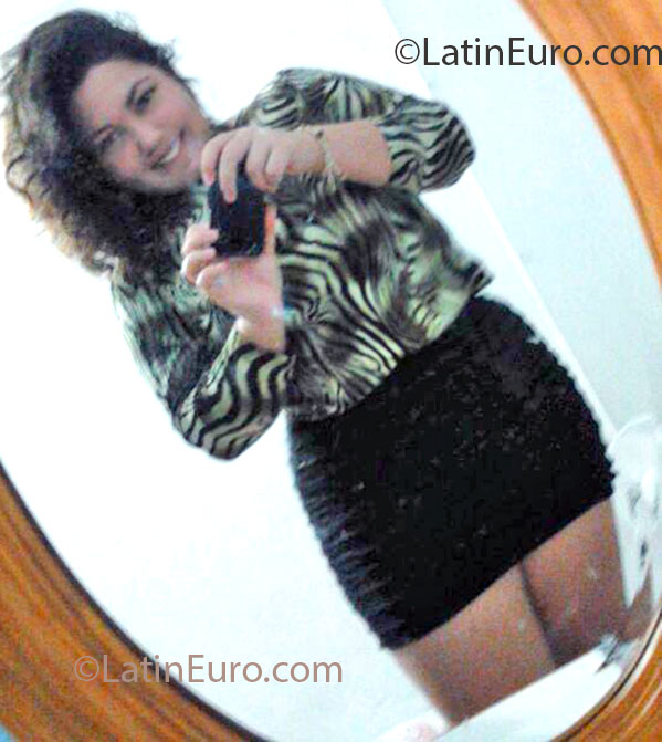 Date this tall Portugal girl Thaysa from Lagos PT58