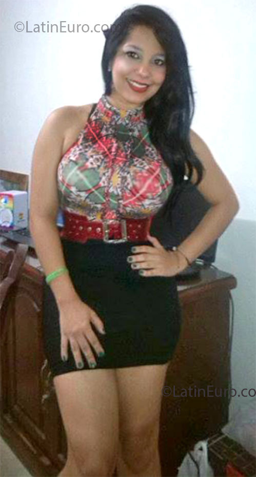 Date this pretty Colombia girl Maria from Barranquilla CO17042
