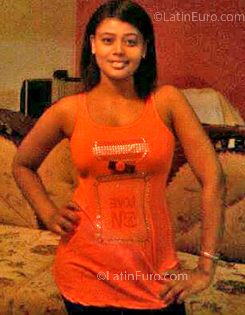 Date this sensual Dominican Republic girl Argelia from Santo Domingo DO14393