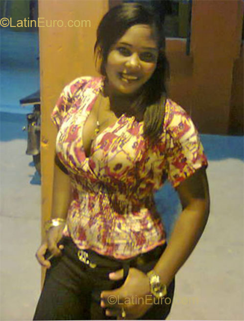 Date this foxy Dominican Republic girl Yenni from Republica Dominicana DO14578