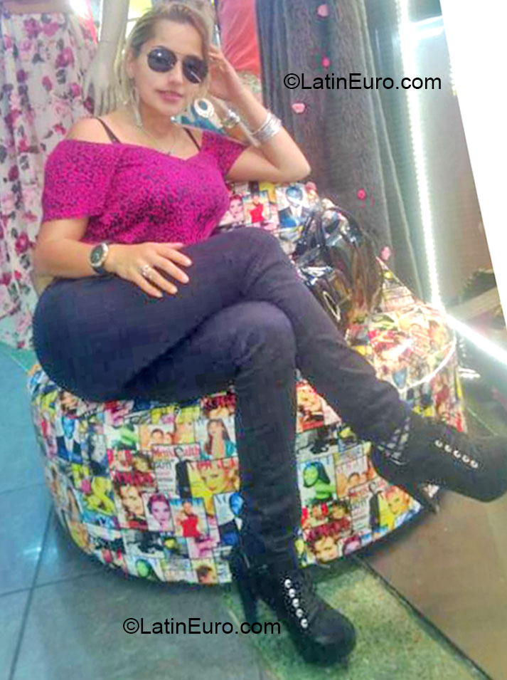 Date this charming Colombia girl Yulieth from Bogota CO12410
