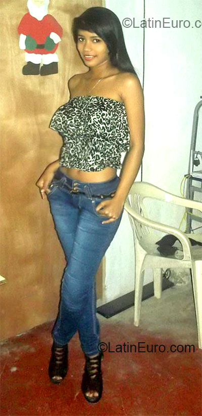 Date this happy Colombia girl Sheili from Cartagena CO12440