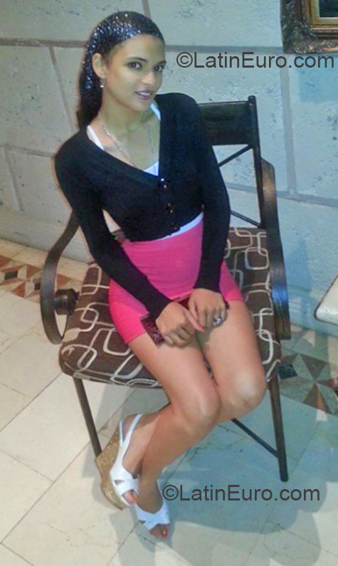Date this nice looking Dominican Republic girl Ruth from Santiago DO15057