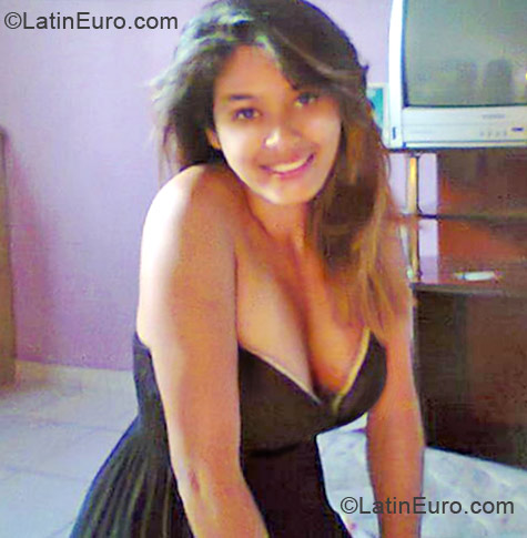 Date this voluptuous Brazil girl Iclianes from Sumare BR7722
