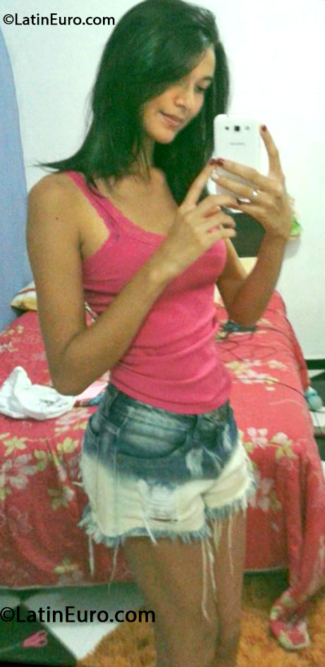 Date this attractive Brazil girl Denise from Sorocaba BR7796