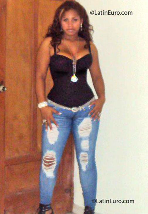 Date this sultry Dominican Republic girl Soenny from Santo Domingo DO15941