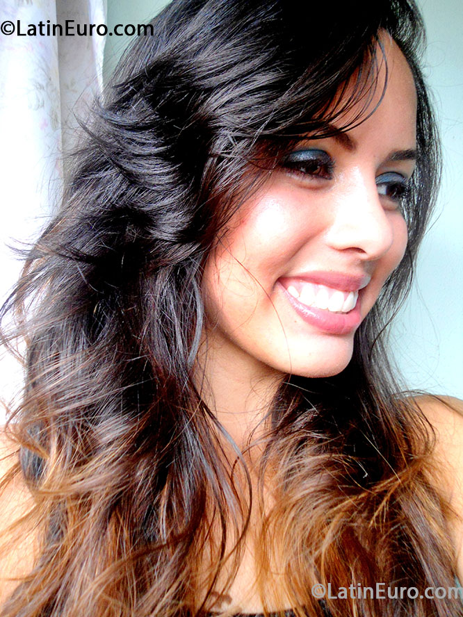 Date this nice looking Brazil girl Beatriz Bianca from Goiania BR7854