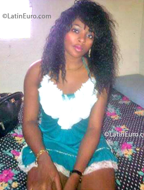 Date this nice looking Dominican Republic girl Mel from Higuey DO16302