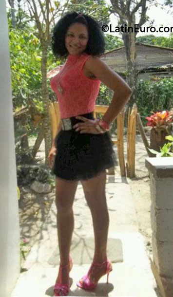 Date this hard body Dominican Republic girl Yakaira from Puerto plata DO16338