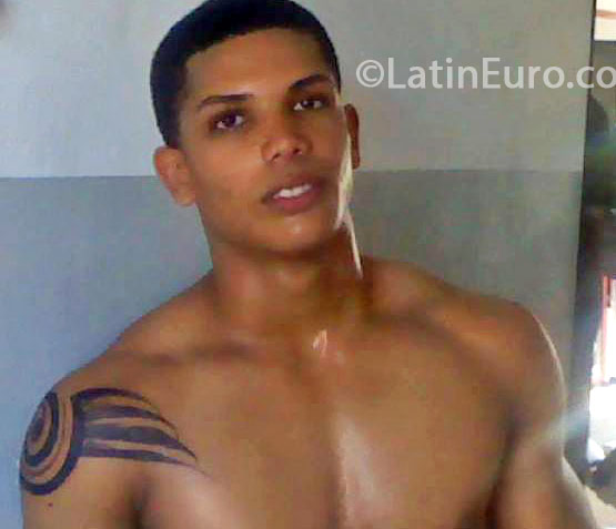 Date this athletic Dominican Republic man Fernando from Santo Domingo DO16472