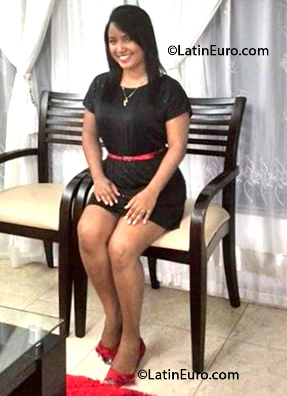 Date this sultry Colombia girl Yissel from Cartagena CO13461