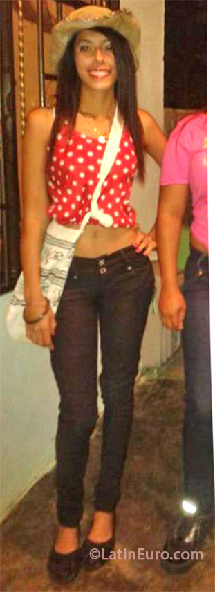 Date this young Colombia girl Clara from Barranquilla CO13617