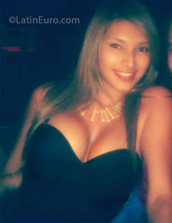 Date this good-looking Colombia girl Lorna from Barranquilla CO13641