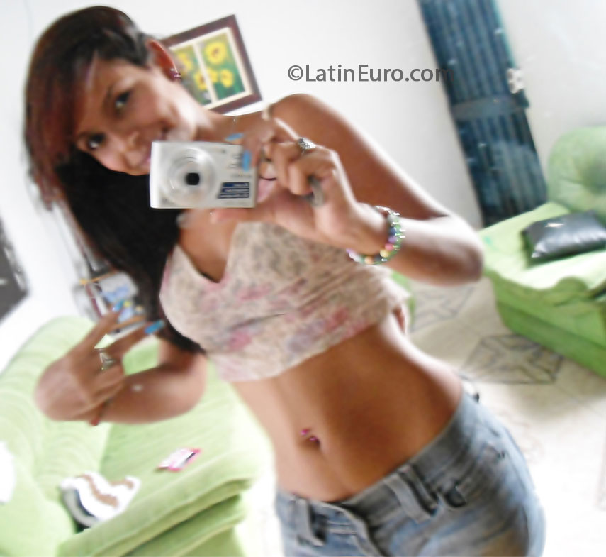 Date this funny Colombia girl Lina from Cali CO13771