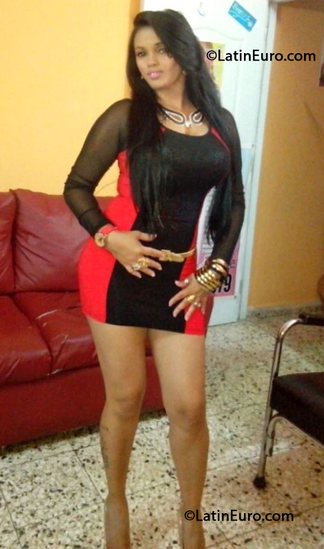 Date this stunning Dominican Republic girl Esther from Santo Domingo DO16994