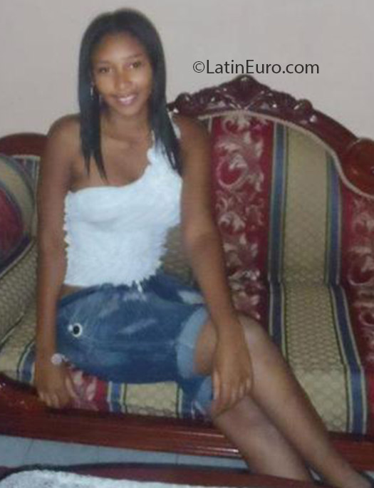 Date this lovely Colombia girl Marina from Cali CO13841