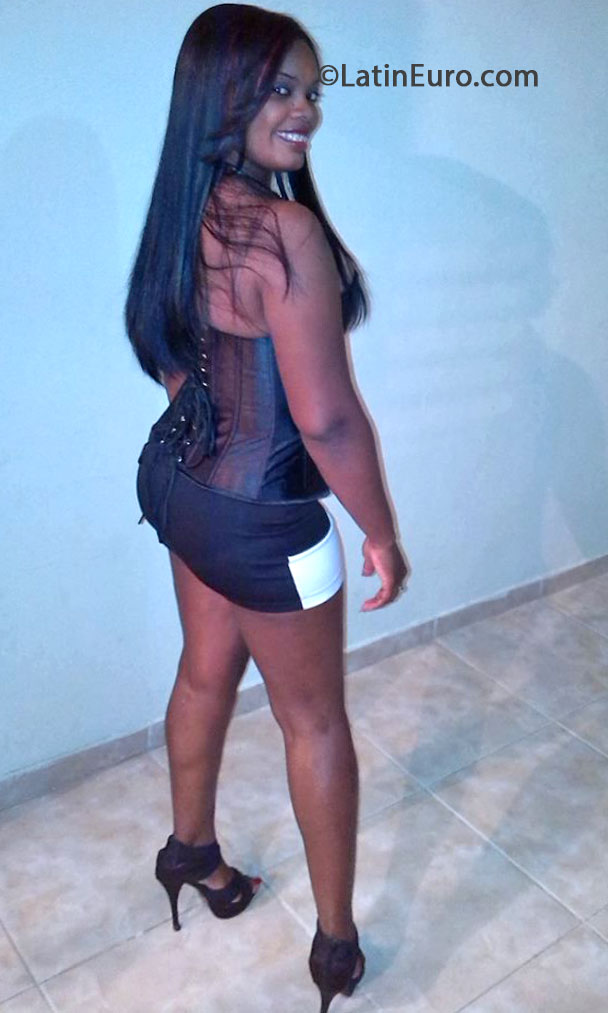 Date this nice looking Dominican Republic girl Yslanda from Santo Domingo DO17322