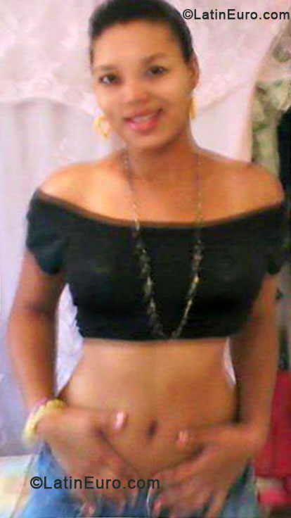 Date this voluptuous Dominican Republic girl Mariel from Santo Domingo DO17475