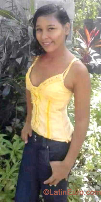 Date this funny Honduras girl Leticia from Sonaguera HN904