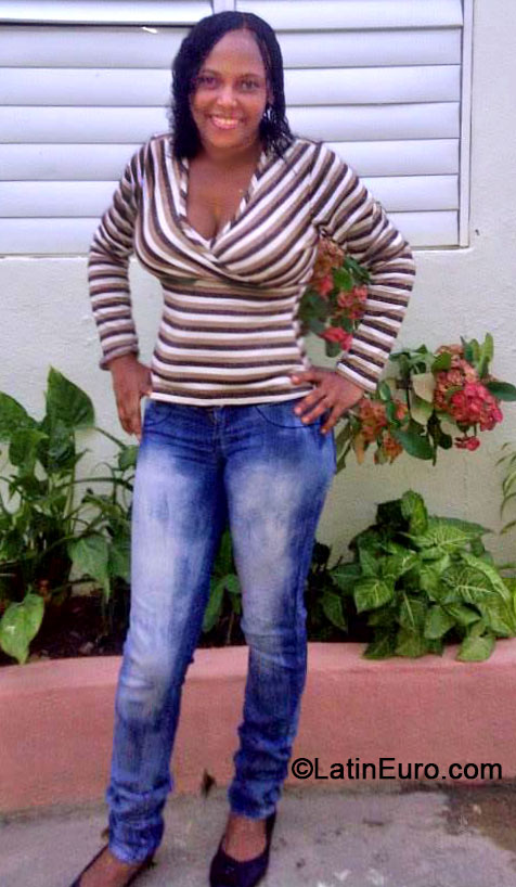 Date this nice looking Dominican Republic girl Sonia from Santiago DO17970