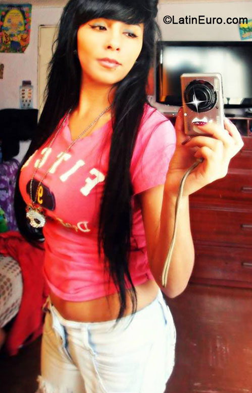 Date this happy Colombia girl Cindy from Bogota CO14612