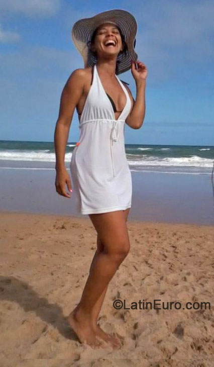 Date this cute Brazil girl Claudia from Lauro De Freitas BR8408