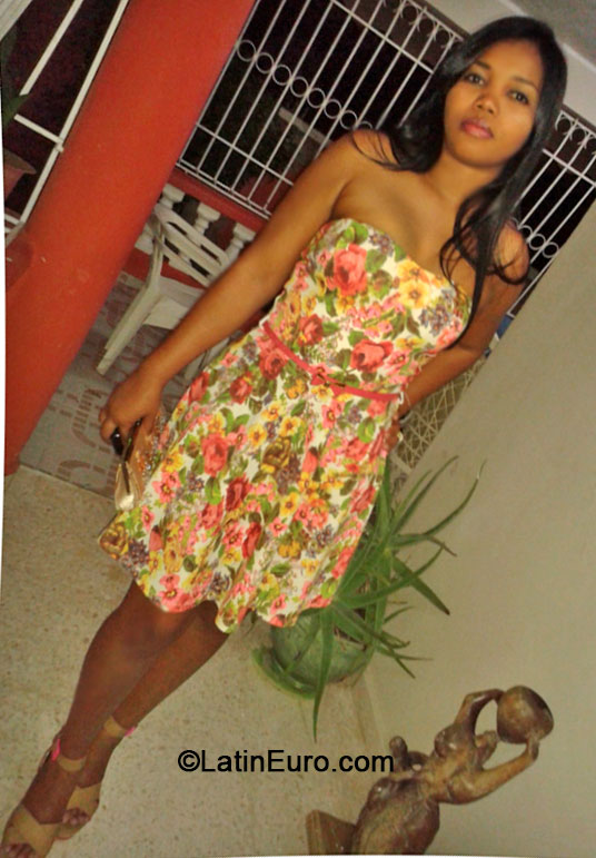 Date this exotic Dominican Republic girl Carol from Santo Domingo DO18282