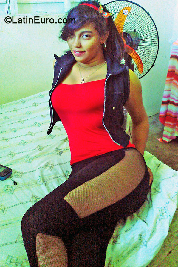 Date this lovely Dominican Republic girl Leidy from Santo Domingo DO18205