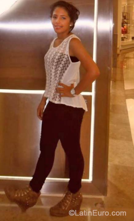 Date this good-looking Colombia girl Alexandra from Bucaramanga CO14833