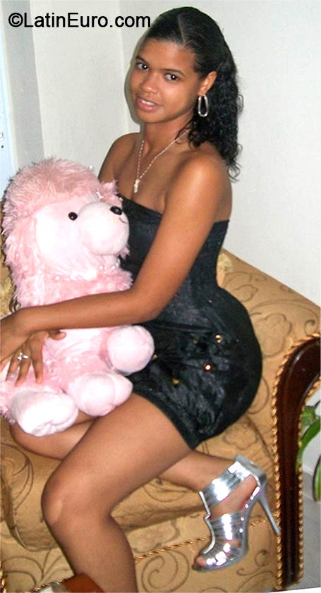 Date this delightful Dominican Republic girl Josnairy from Santo Domingo DO18440
