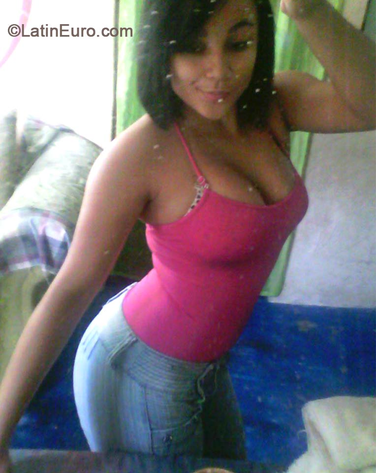 Date this georgeous Dominican Republic girl Modelisa from Santo Domingo DO18770