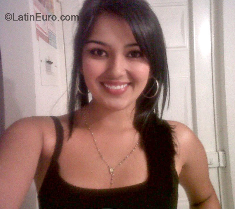 Date this beautiful Colombia girl Andrea from Bogota CO15017