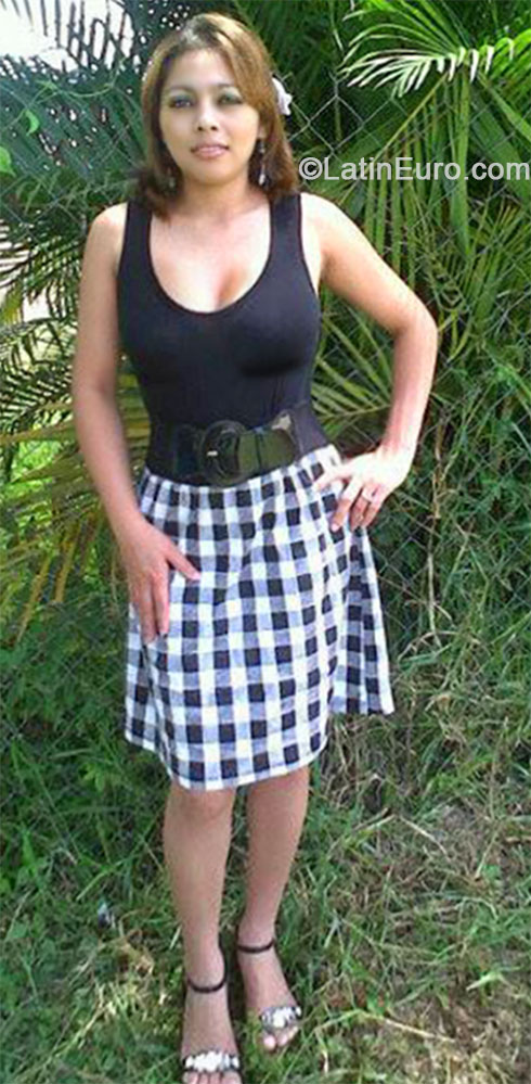 Date this attractive Honduras girl MARICELA AMADOR from Villanueva HN951