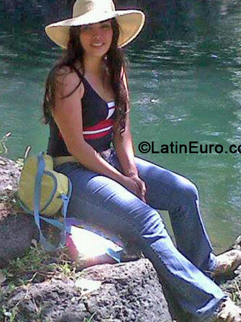 Date this lovely Honduras girl Maria from San Pedro Sula HN979