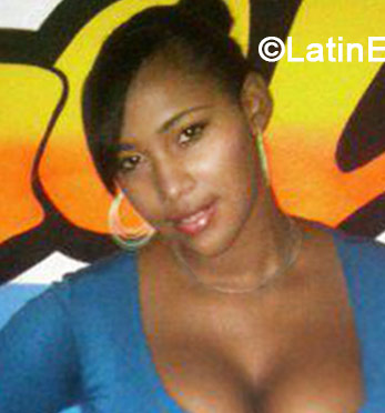 Date this happy Dominican Republic girl Indhira from Santo Domingo DO19084