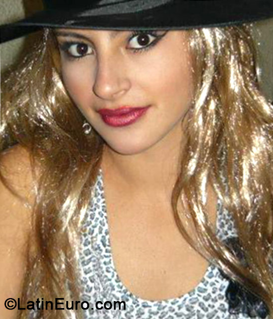 Date this hot Colombia girl Faisary from Bogota CO15254