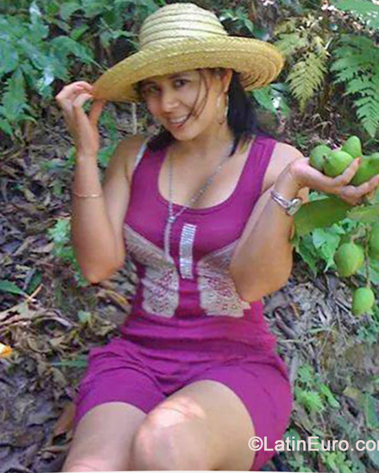 Date this passionate Honduras girl Leticia from Choloma HN1041