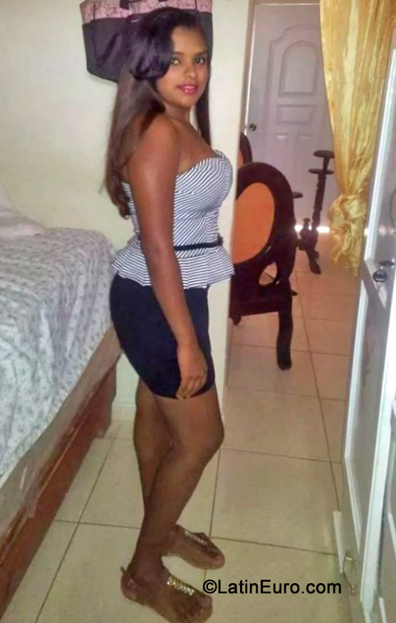 Date this hot Dominican Republic girl Mabel from Santiago DO19203