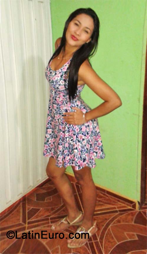 Date this beautiful Colombia girl Lucia from Bucaramanga CO15716