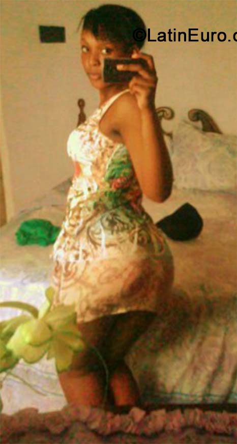 Date this pretty Jamaica girl Dee from Clarendon JM1786