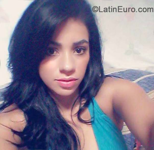 Date this voluptuous Honduras girl Carolina from San Pedro Sula HN1155