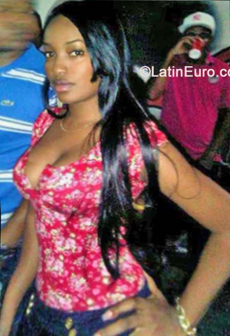 Date this foxy Dominican Republic girl Berenice from Santo Domingo DO19803