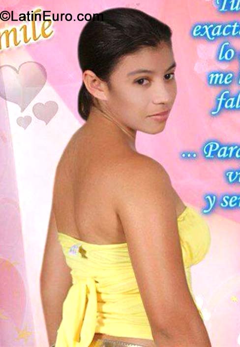 Date this hot Colombia girl Yamile from Bogota CO15822