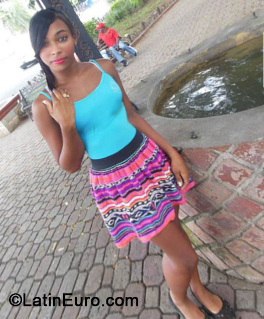 Date this exotic Dominican Republic girl Vianny from Santiago DO20043