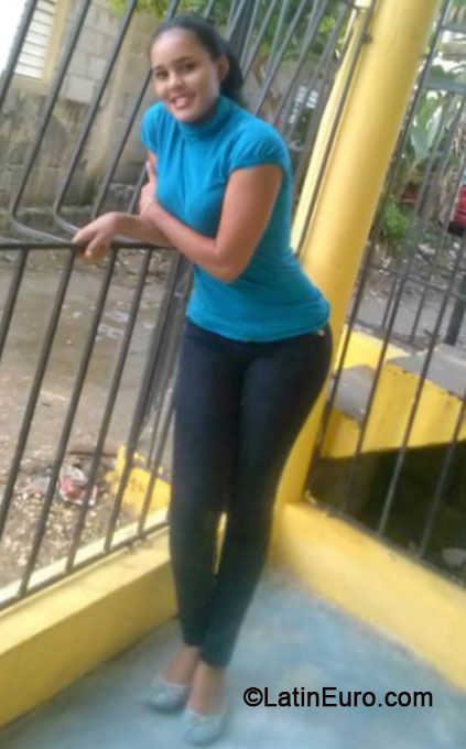 Date this georgeous Dominican Republic girl Natalia from Santo Domingo DO20042
