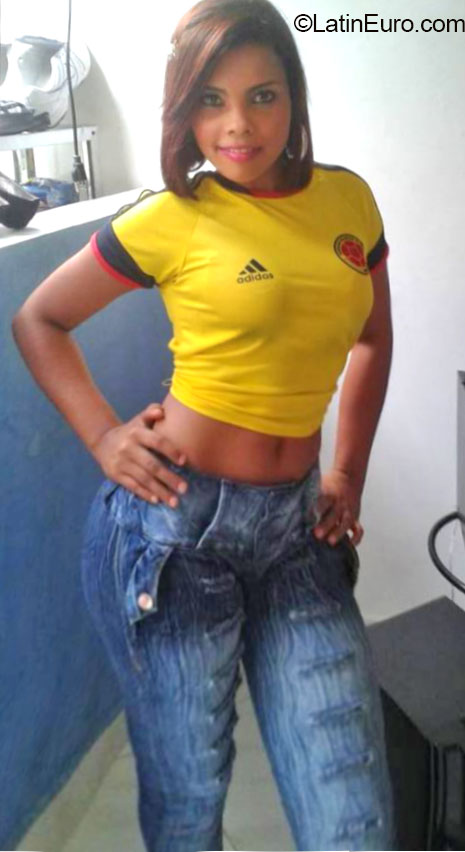 Date this passionate Colombia girl Francy from Cali Valle CO16383